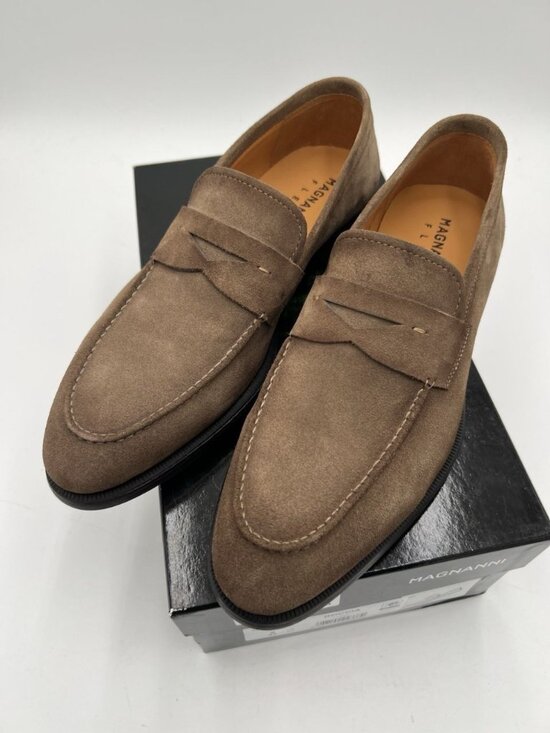 Magnanni Flex Garner Men’s 9 Taupe Suede Penny Loafers New Open Box $425 main image 10